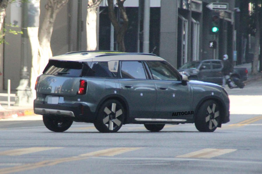 2023-mini-countryman-prototype-spy-shot-32.jpg