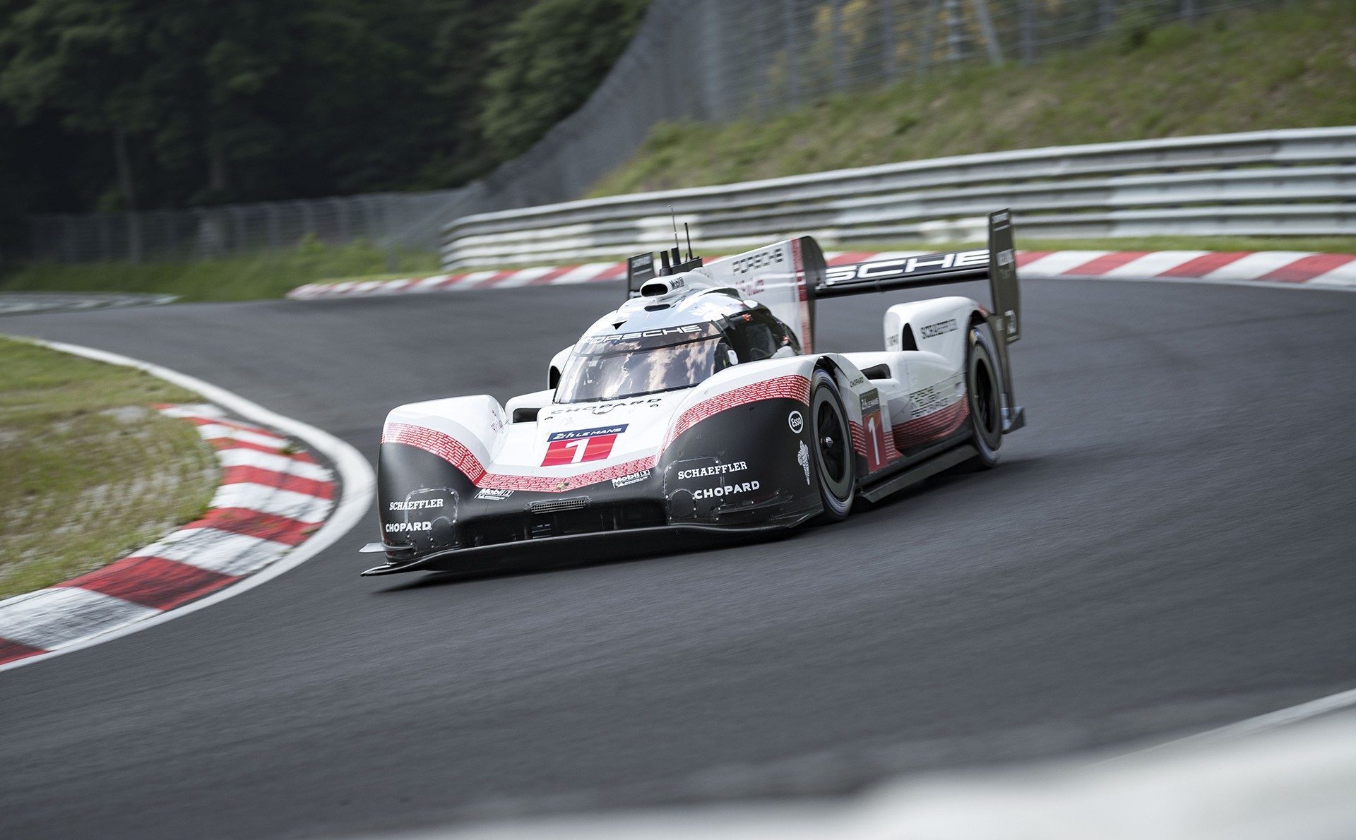 51955-cest-le-nouveau-record-du-tour-de-la-boucle-nord-du-nurburgring-obtenu-par-cette-porsche-919-hybrid-evo.jpg