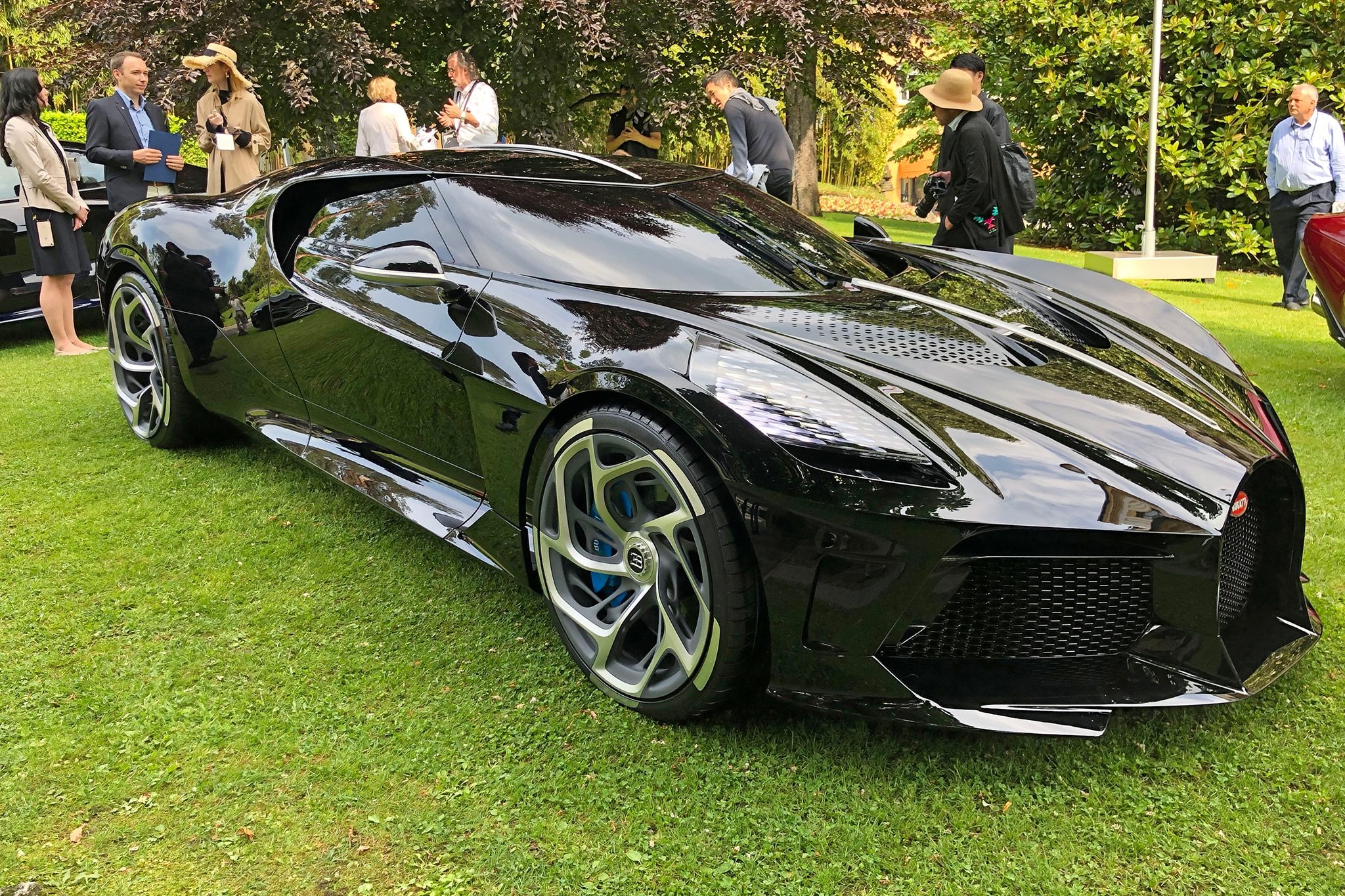 Bugatti-La-Voiture-Noir-at-Villa-d-Este-01.jpg