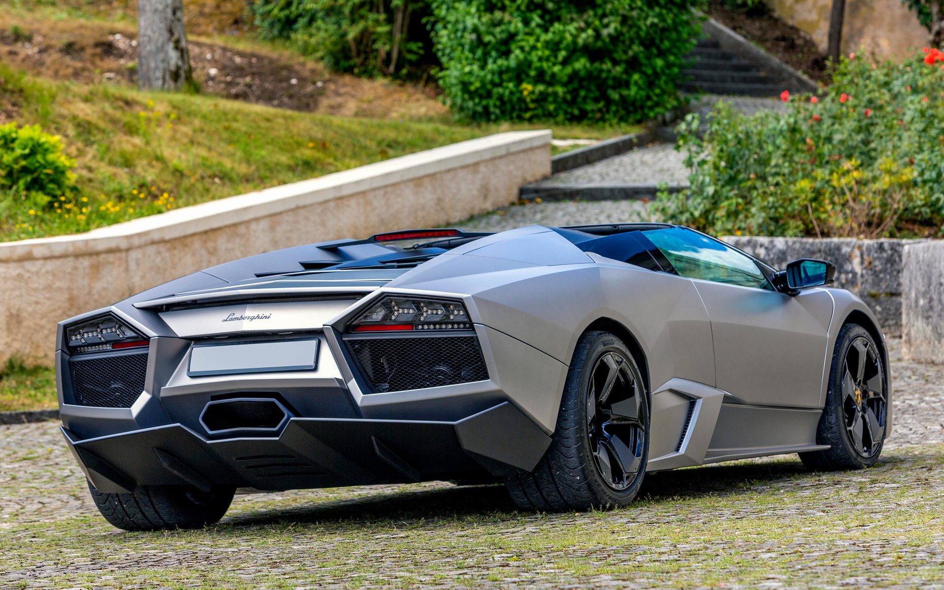 lamborghini-reventon-roadster-car-wallpaper-94444.jpg