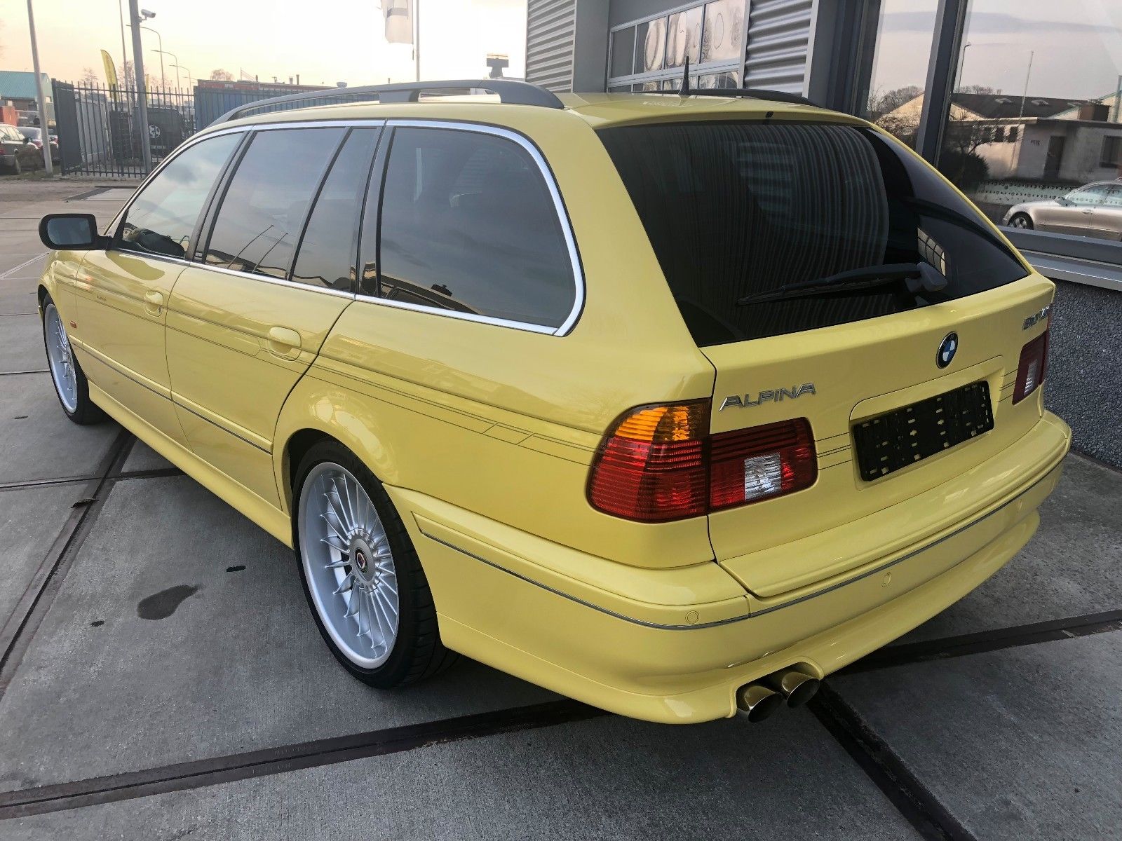 alpina-b10-v8s-touring-yellow-ebay-5.jpg