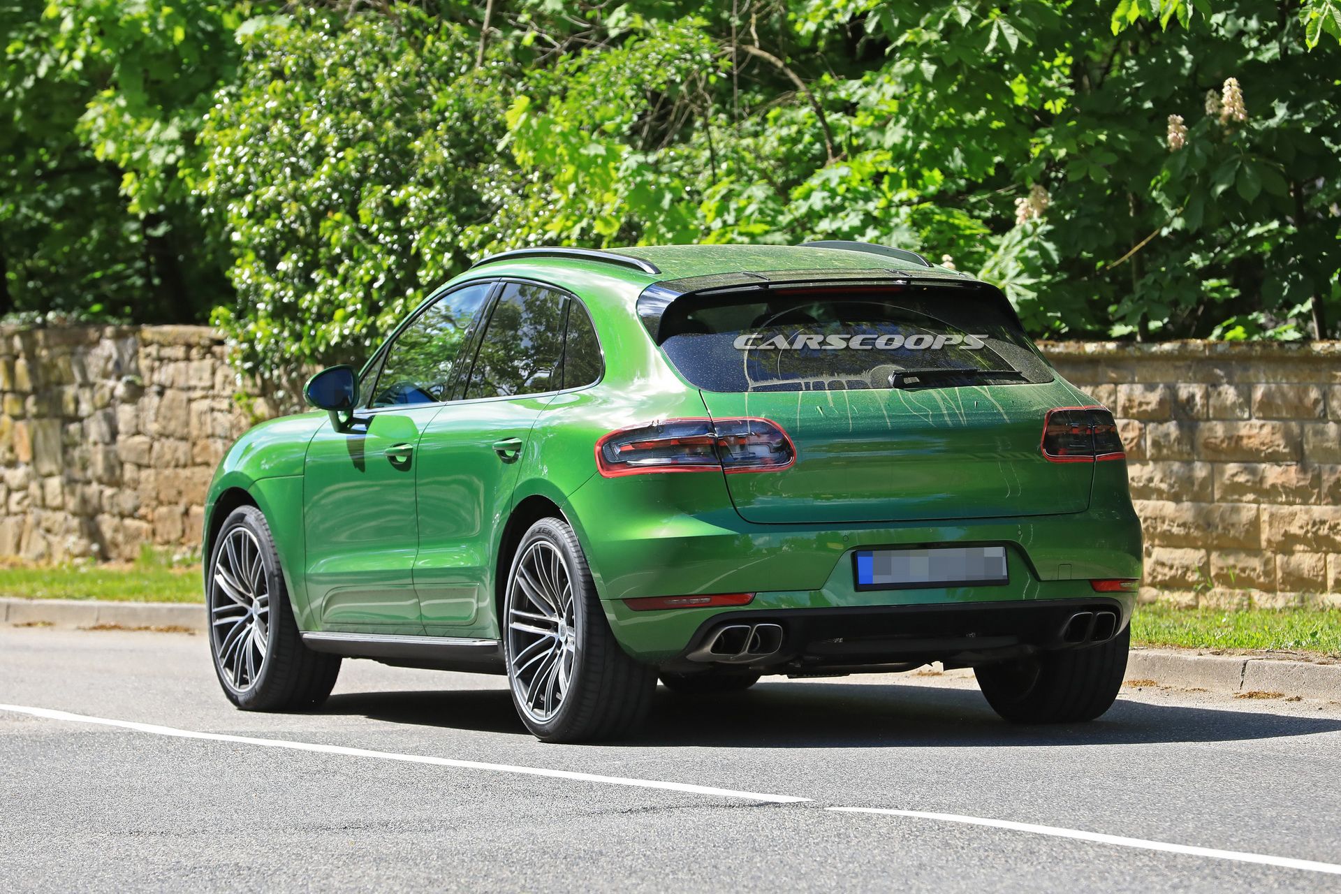 2019-porsche-macan-facelift-spied-undisguised-11.jpg