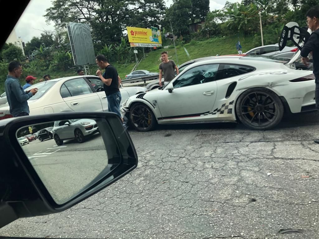 Proton-Porsche-911-GT3-RS-Crash-2.jpg