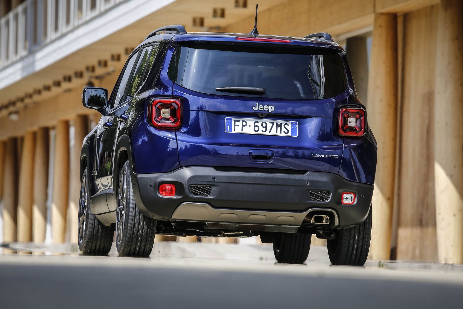 2019-jeep-renegade-03.jpg