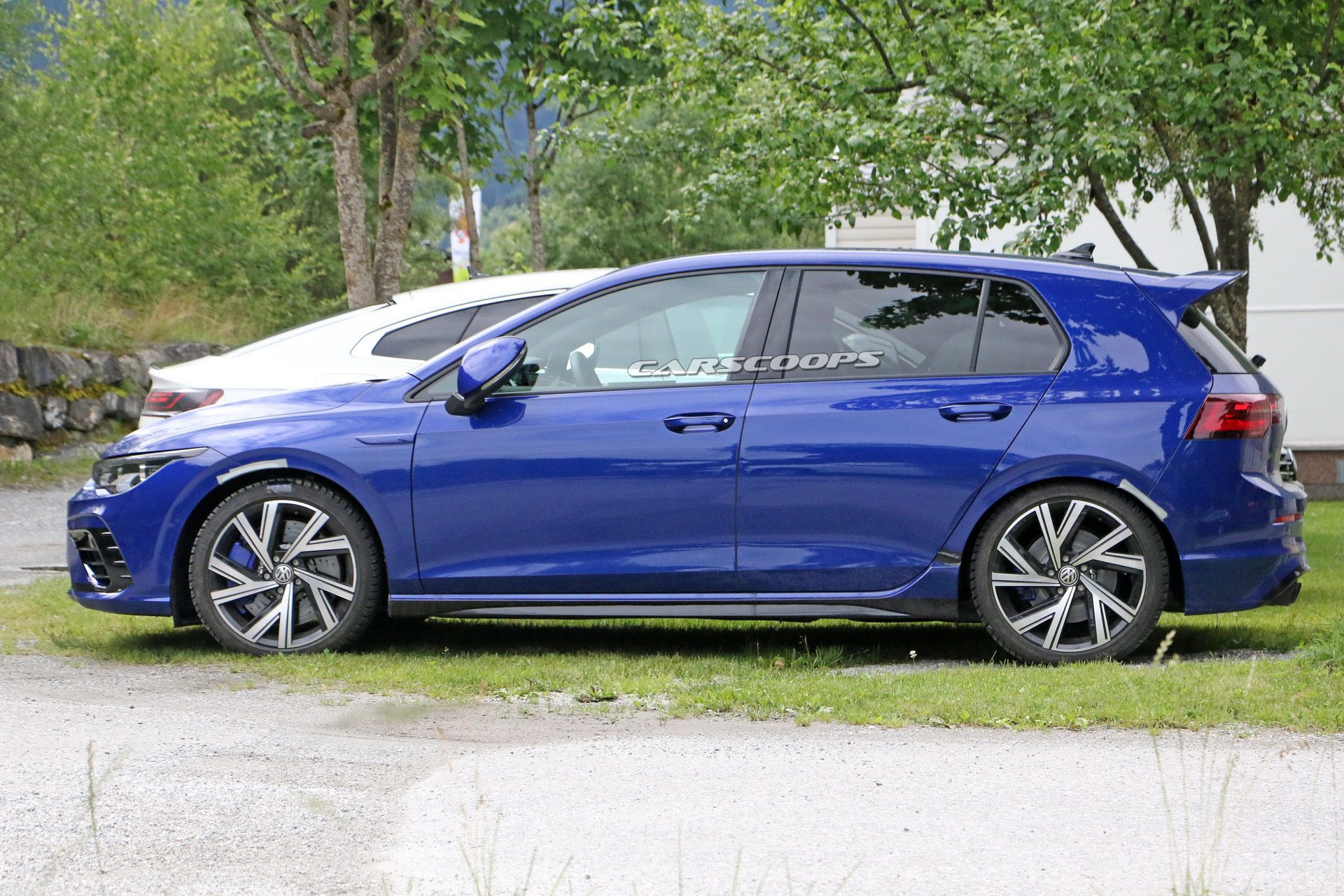 2021-vw-golf-r-9.jpg