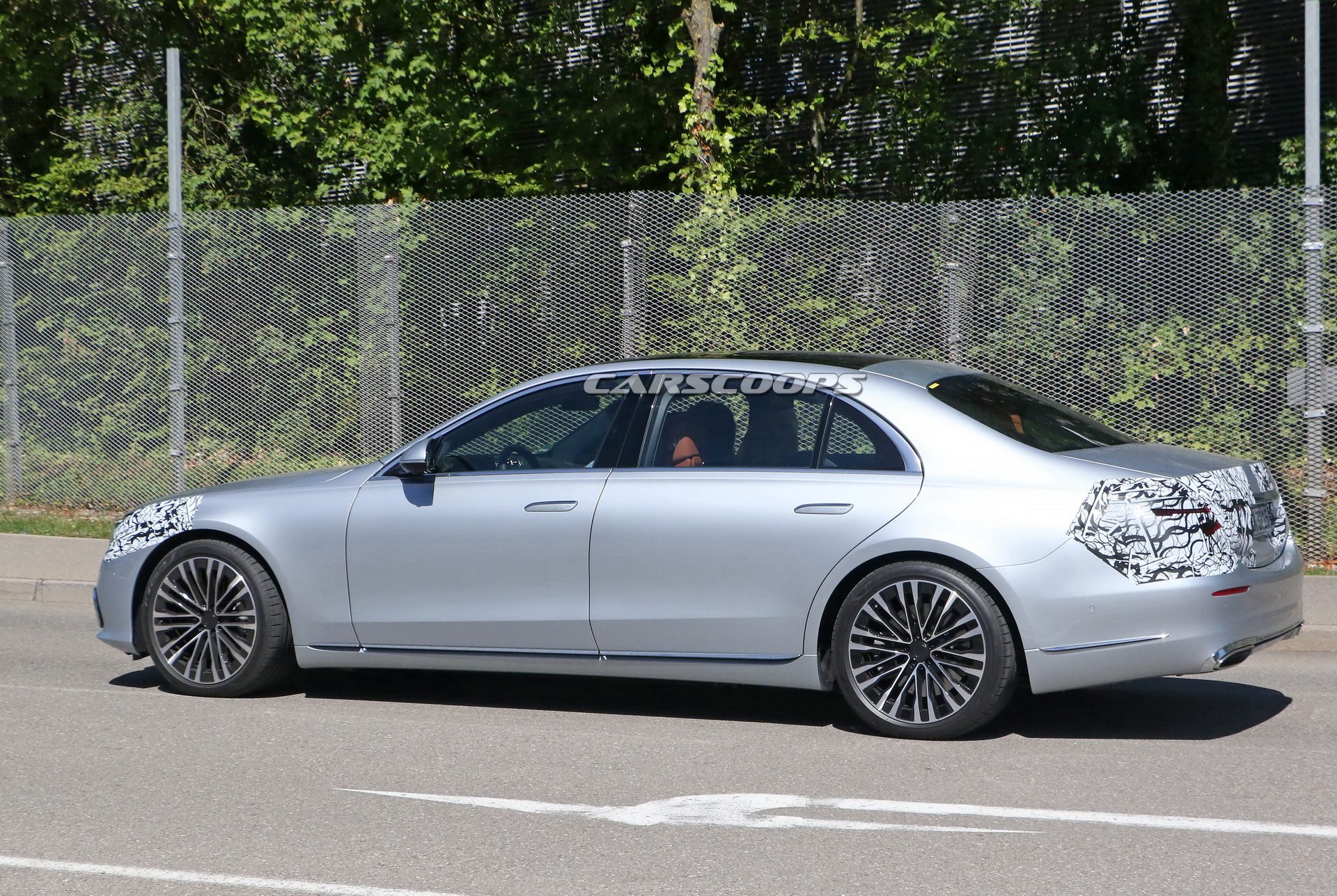 Mercedes-S-Class-06.jpg