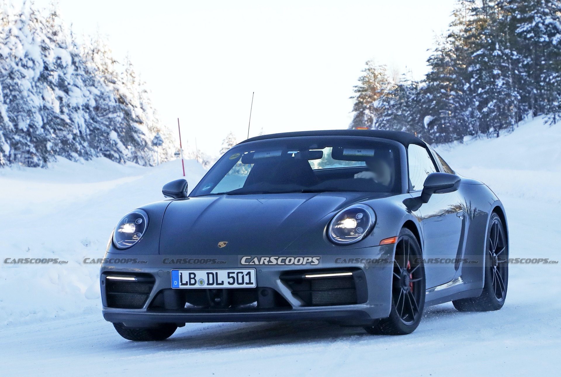 2022-Porsche-911-GTS-Targa-Prototype-13.jpg