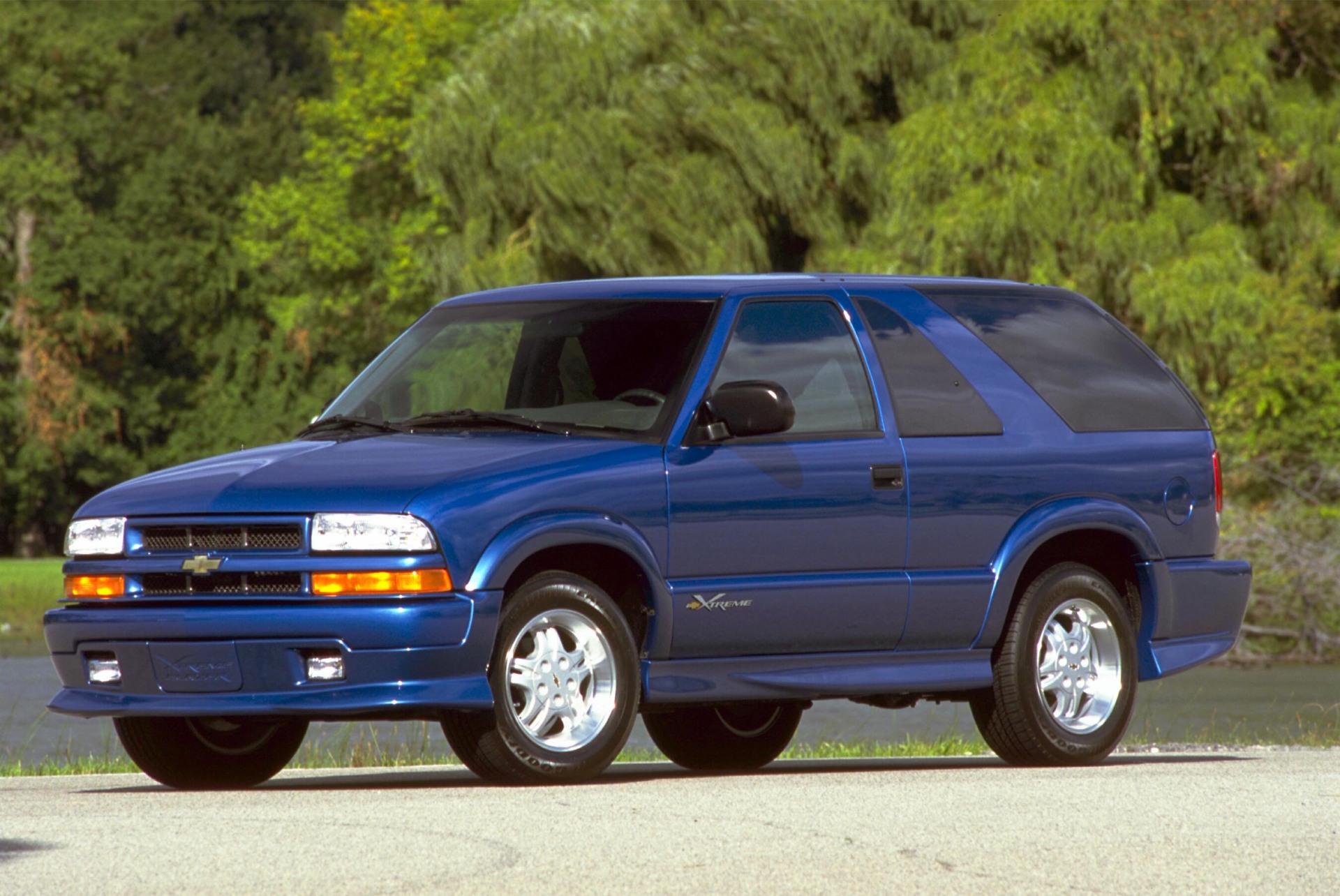 2001-Chevrolet-Blazer-SUV_Image-08.jpg