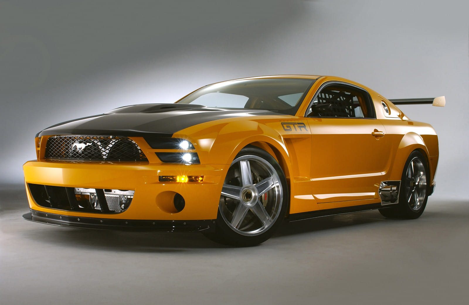 2004_ford_mustang_gt-r_concept-03.jpg