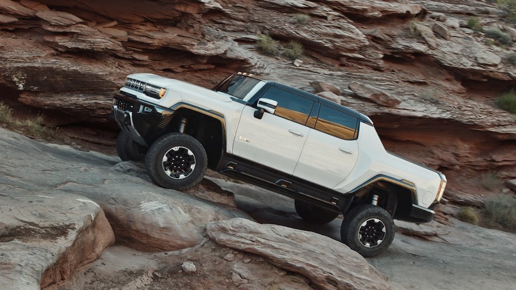 2020-hummer-ev-reveal-extractmode-posterframe.jpg