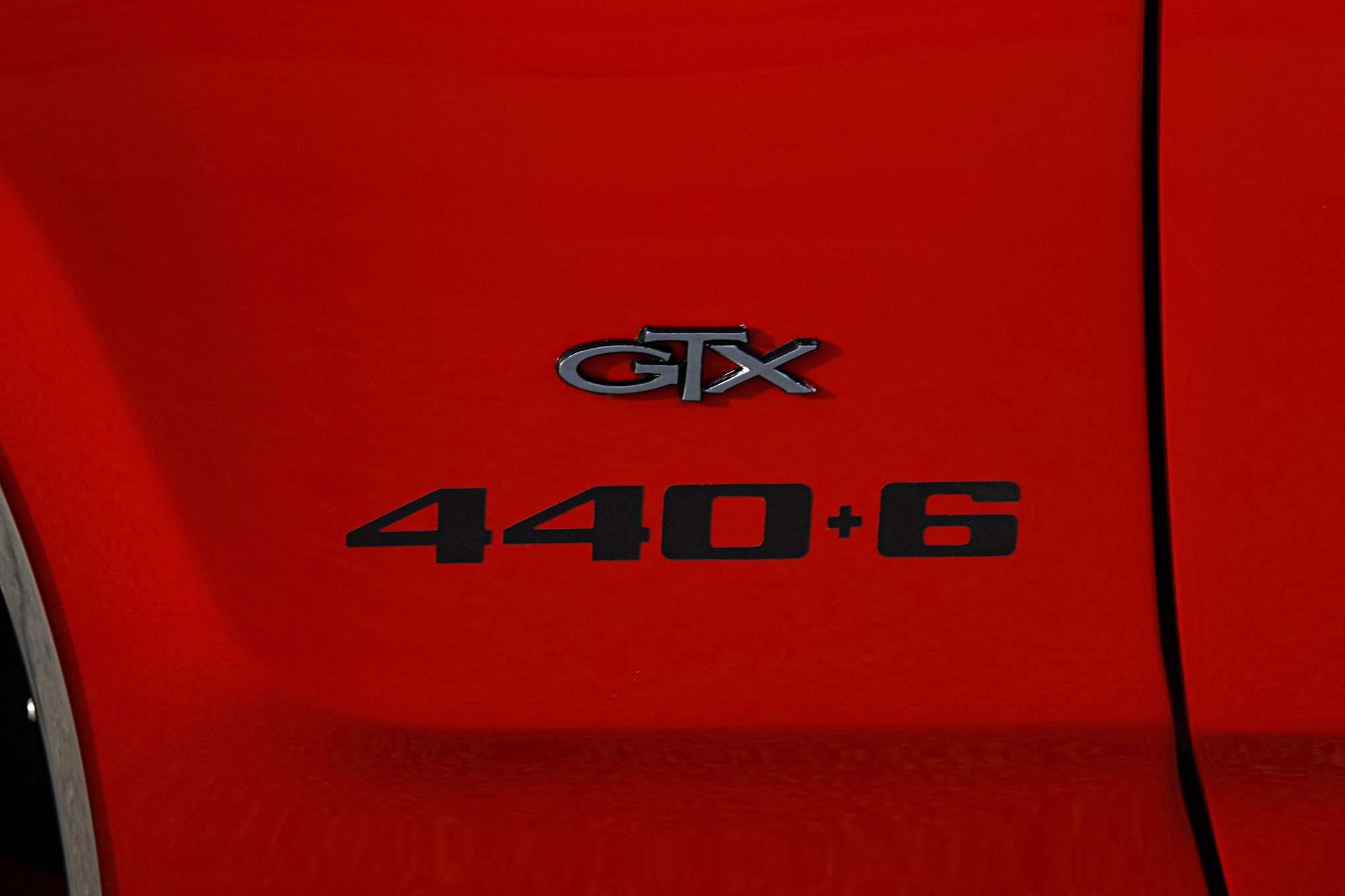 18-1972-plymouth-road-runner-gtx-gtx-440-6-emblem.jpg