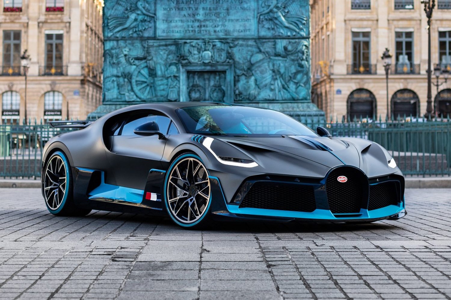 bugatti-divo-19324-5.jpg