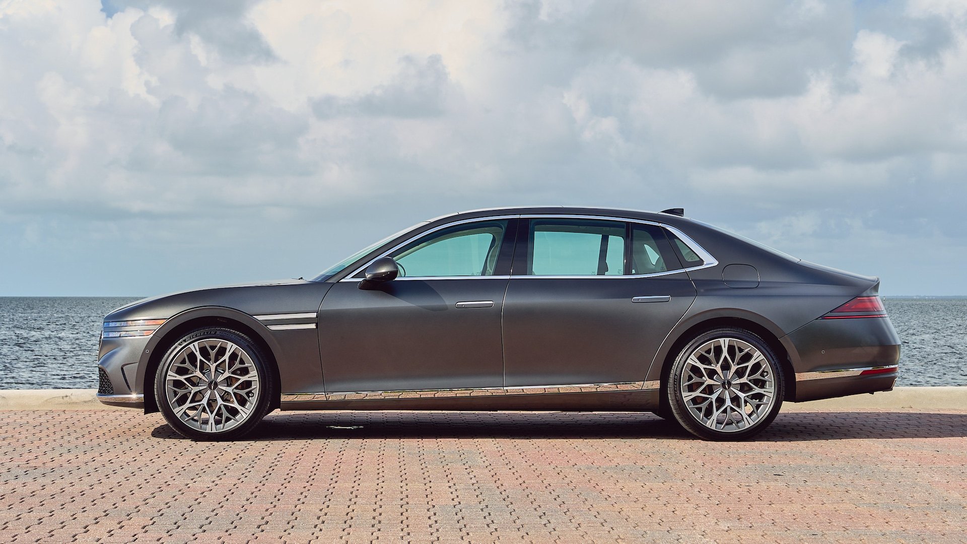 2023-Genesis-G90-3.5T-E-SC-AWD-side-view-1.jpg