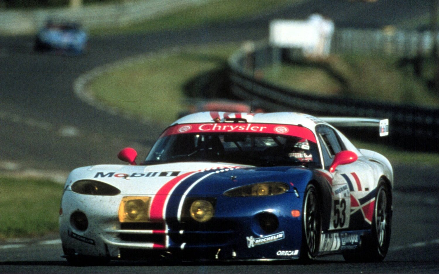 Chrysler-Viper-GTS-R-at-1998-Le-Mans-2.jpg