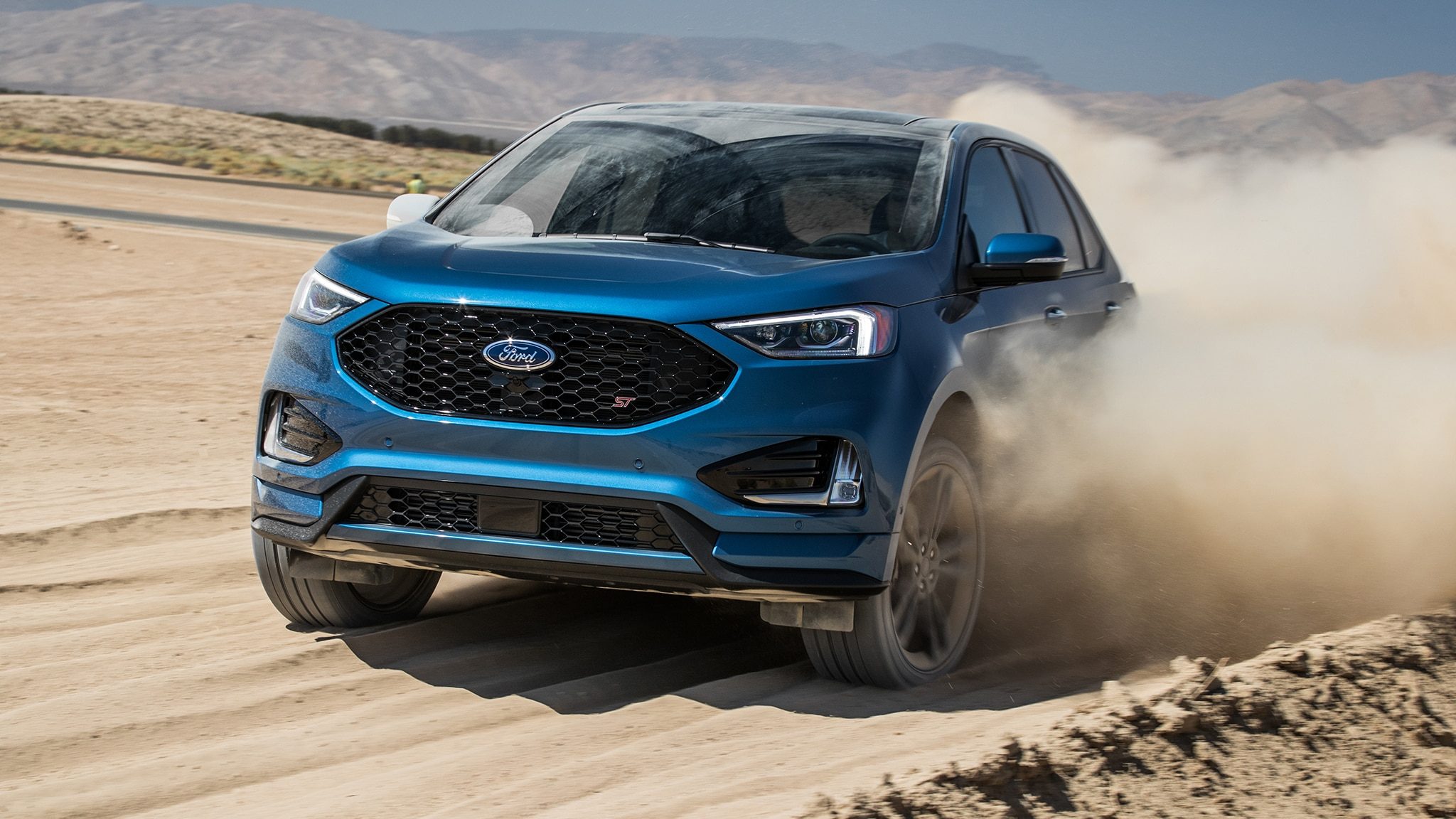 2019-Ford-Edge-ST-front-three-quarter-in-motion-4.jpg