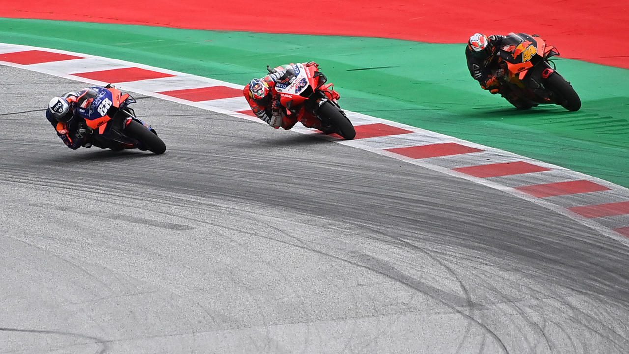 Oliveira-overtakes-on-last-corner-to-win-%E2%80%98super-cool-Styrian.jpg