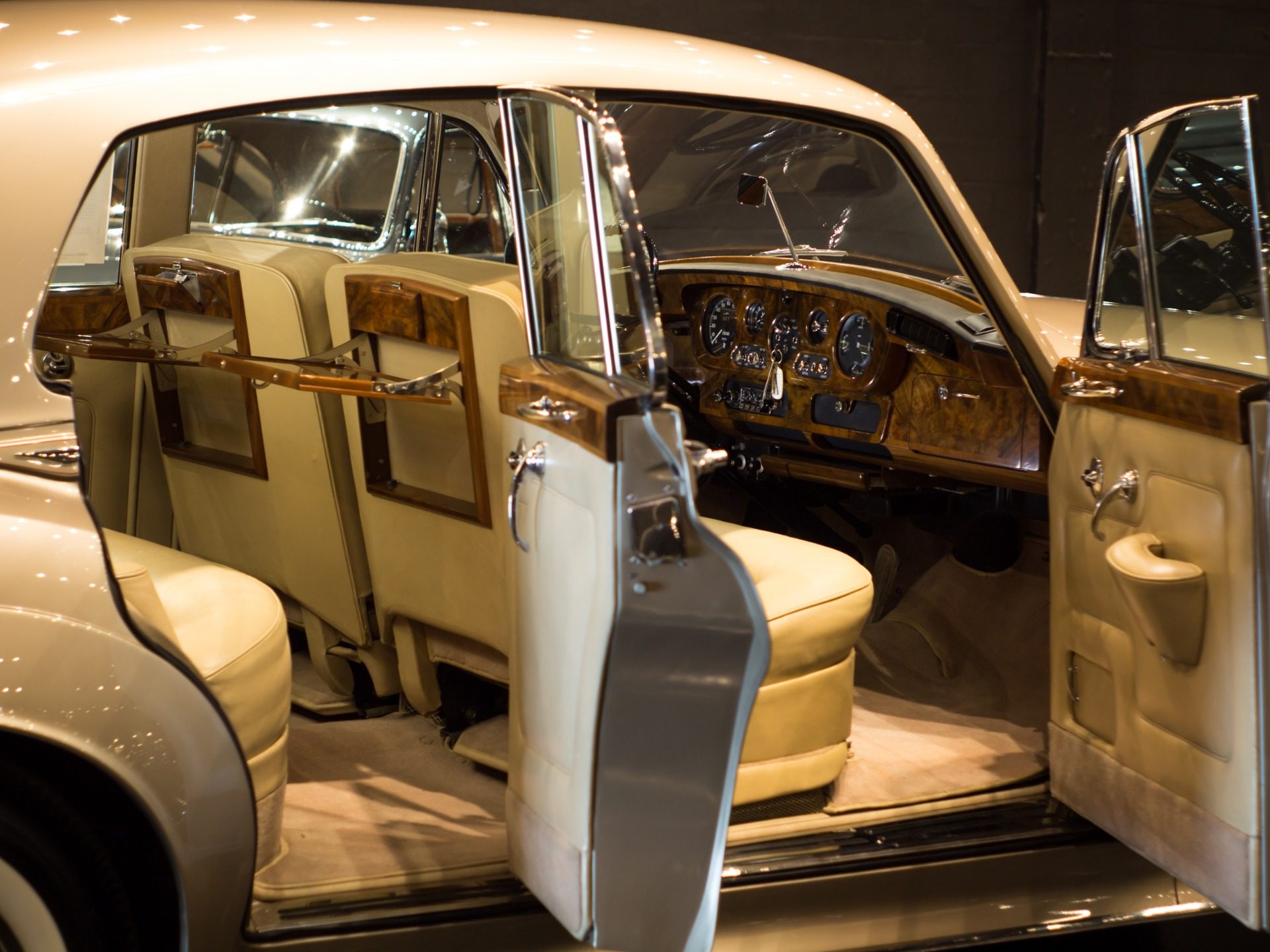 Used-1965-Rolls-Royce-Silver-Cloud-III.jpg