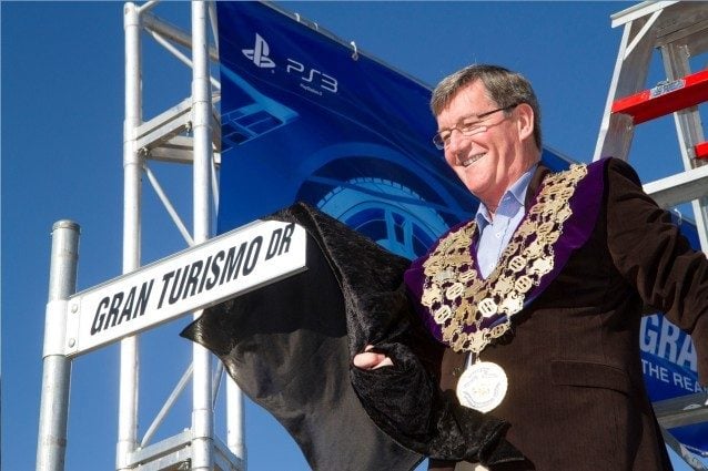 Mayor of Bathurst_Cllr Gary Rush_unveils Gran Turismo Drive_1386088127