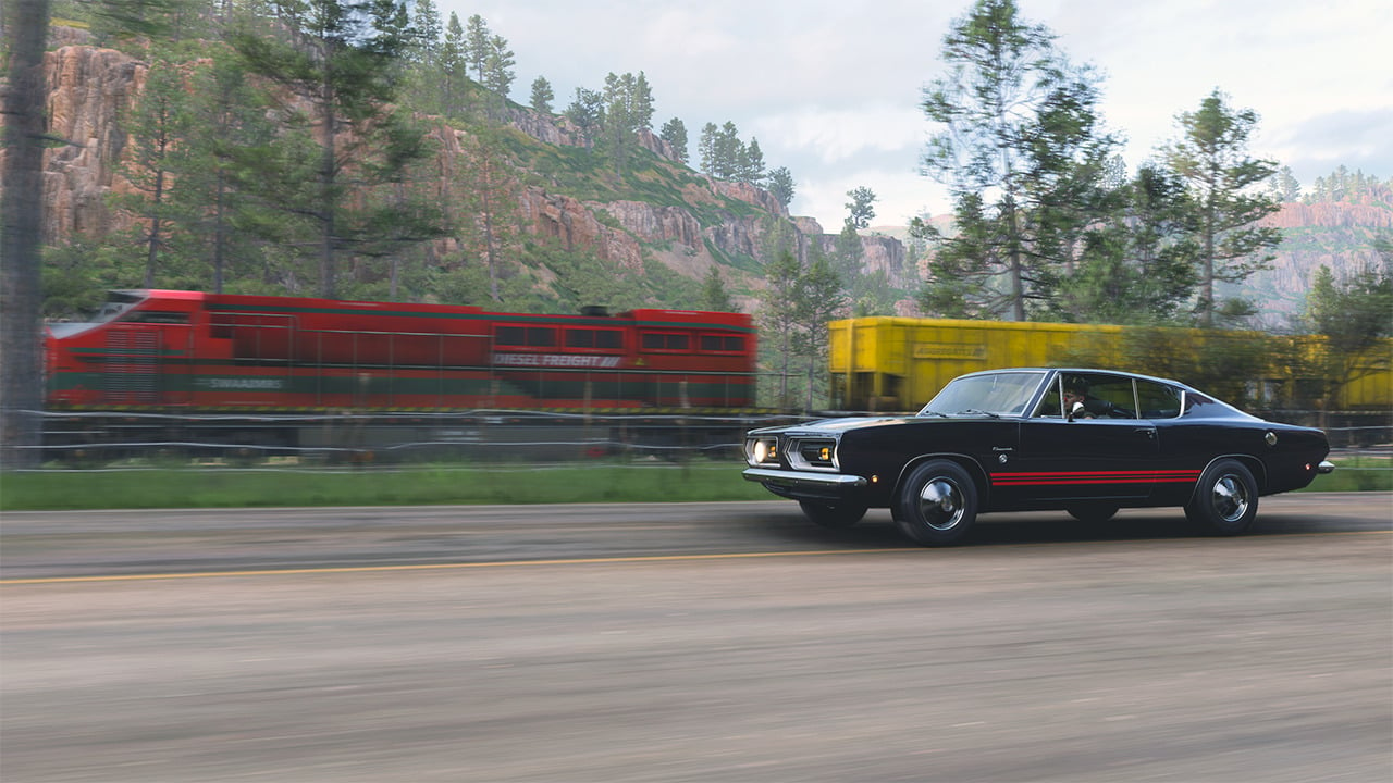 Racing a Freight Train In Forza Horizon 3 